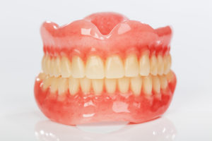 尼崎市　歯医者　アキ歯科クリニック　補綴物　歯の詰め物　総義歯